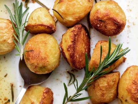 Golden Parboiled Roasted Potatoes with Rosemary