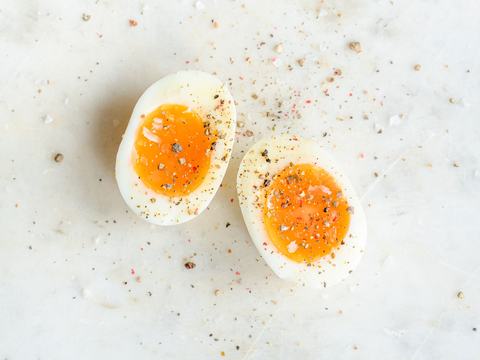 Perfectly soft-boiled eggs with jammy center